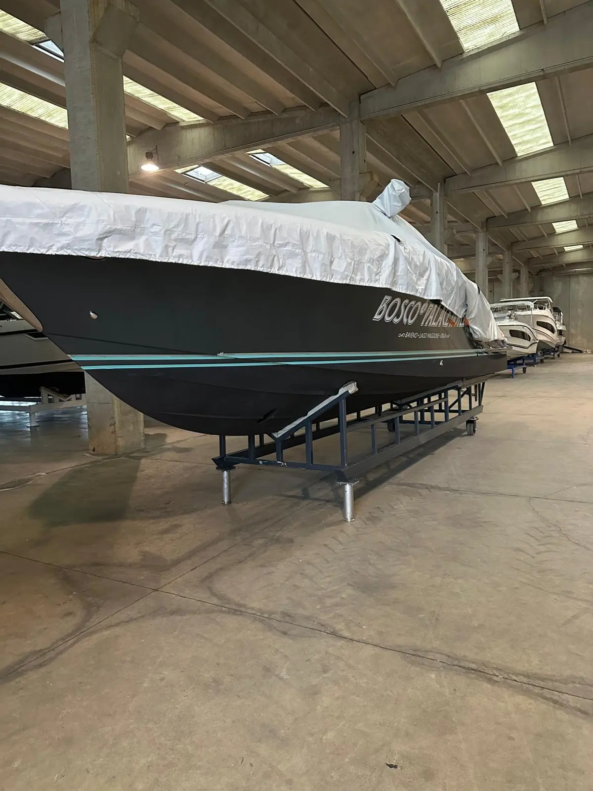 Bateau protégé pendant l’hivernage